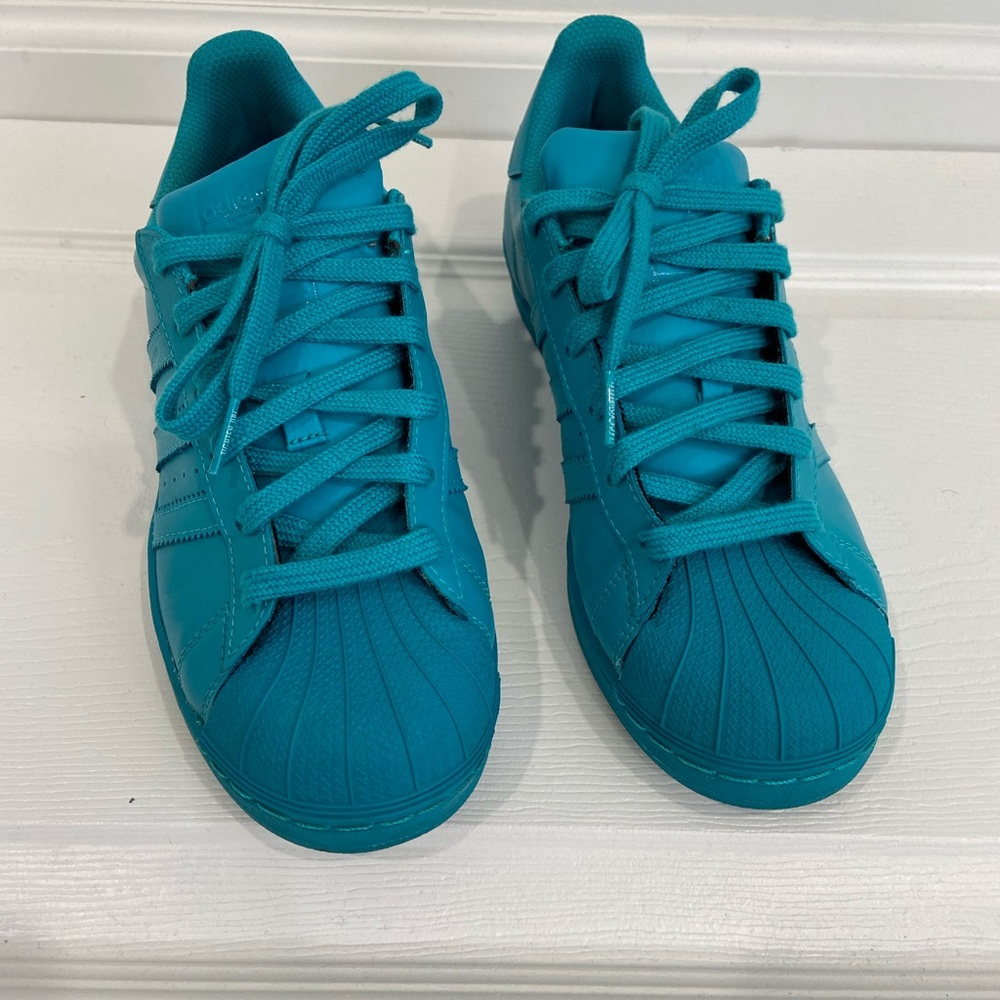 Adidas superstars super color x Pharrell